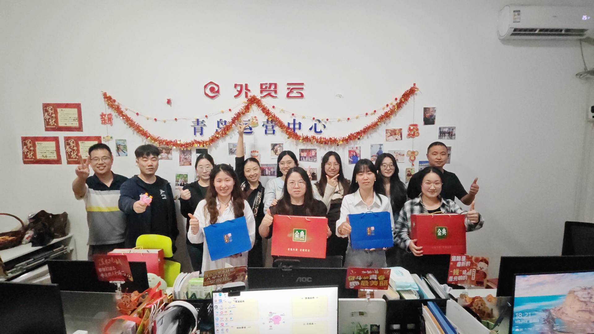 Déanann Maotong an Lá Náisiúnta agus Féile an Mheán-Fhómhair a cheiliúradh