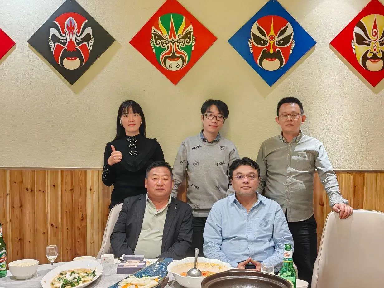 Ba mhór an pléisiúr fáilte a chur roimh ár gcomhpháirtithe Indiach chuig an mhonarcha